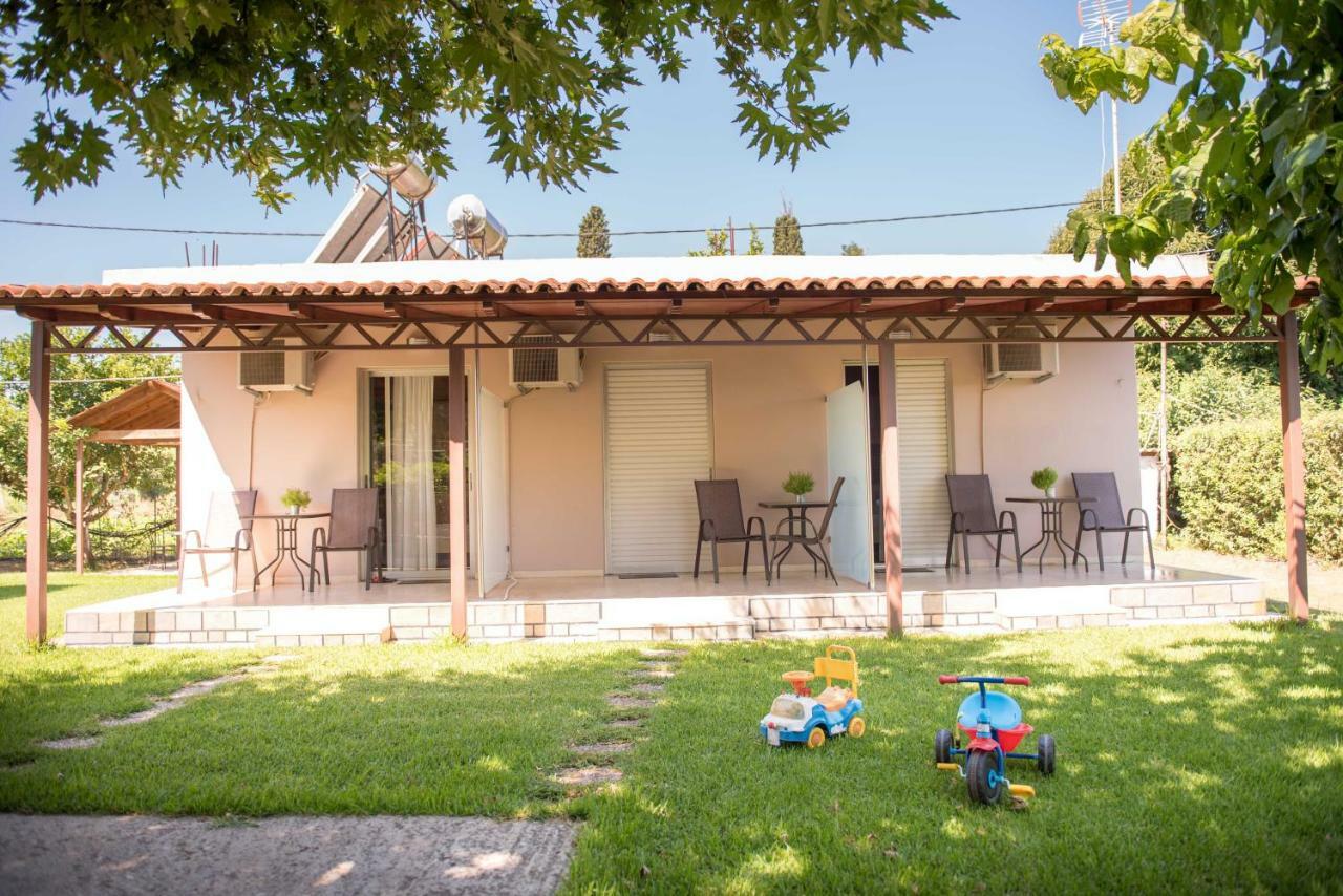 Paradisos Preveza Esterno foto